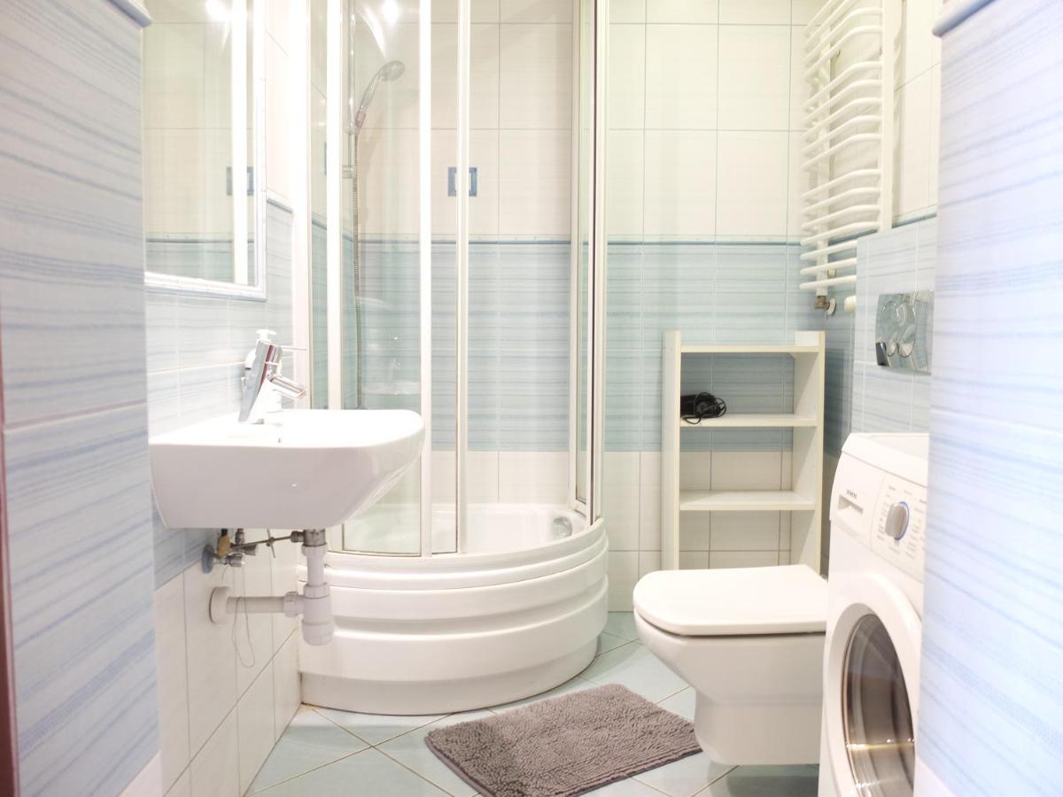 Red Apartment Вроцлав Екстериор снимка