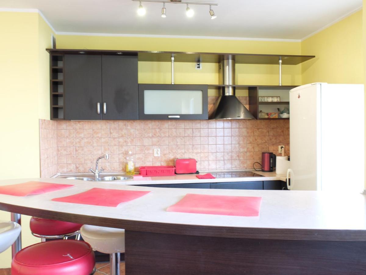 Red Apartment Вроцлав Екстериор снимка