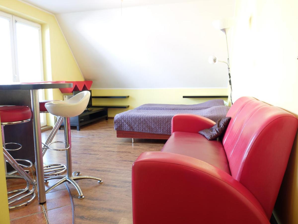 Red Apartment Вроцлав Екстериор снимка