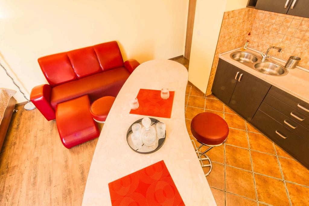 Red Apartment Вроцлав Стая снимка